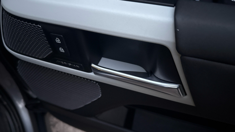 Land Rover Defender 2.0 D240 SE 110 5dr Auto Diesel Estate